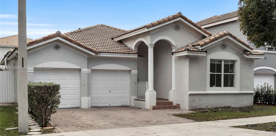 Casa en Doral, Florida 4 dormitorios, 183.39 m2 № 2025532