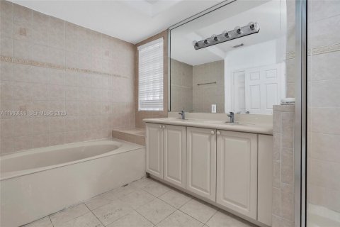 Casa en alquiler en Doral, Florida, 4 dormitorios, 183.39 m2 № 2025532 - foto 29