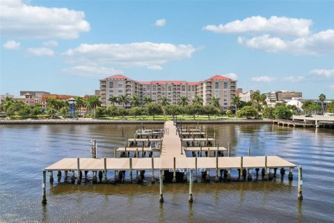 Condo in Bradenton, Florida, 2 bedrooms  № 2347648 - photo 27
