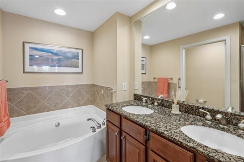Condo in Bradenton, Florida, 2 bedrooms  № 2347648 - photo 16