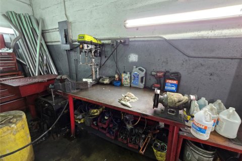 Купить коммерческую недвижимость в Майами, Флорида № 2020772 - фото 9