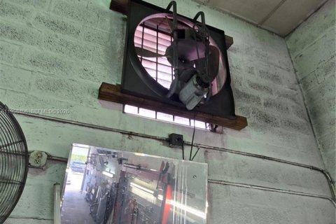 Купить коммерческую недвижимость в Майами, Флорида № 2020772 - фото 20