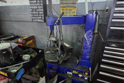 Купить коммерческую недвижимость в Майами, Флорида № 2020772 - фото 19