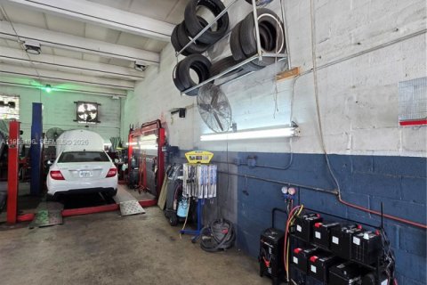 Купить коммерческую недвижимость в Майами, Флорида № 2020772 - фото 24