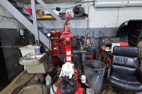 Купить коммерческую недвижимость в Майами, Флорида № 2020772 - фото 22