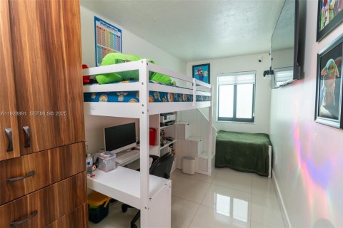 Adosado en venta en Hialeah, Florida, 2 dormitorios, 118.73 m2 № 1987270 - foto 14
