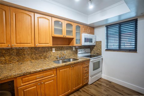 Adosado en venta en Hialeah, Florida, 2 dormitorios, 118.73 m2 № 1987270 - foto 4