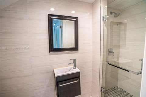 Adosado en venta en Hialeah, Florida, 2 dormitorios, 118.73 m2 № 1987270 - foto 7