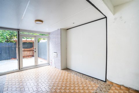 Adosado en venta en Hialeah, Florida, 2 dormitorios, 118.73 m2 № 1987270 - foto 15