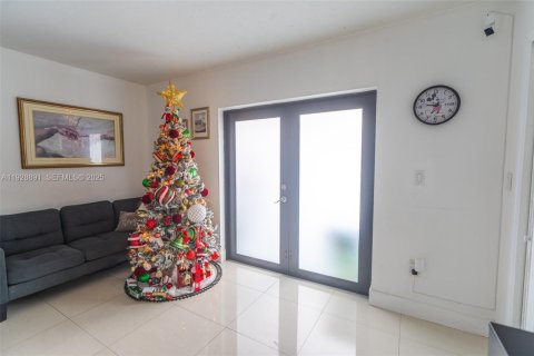 Adosado en venta en Hialeah, Florida, 2 dormitorios, 118.73 m2 № 1987270 - foto 10