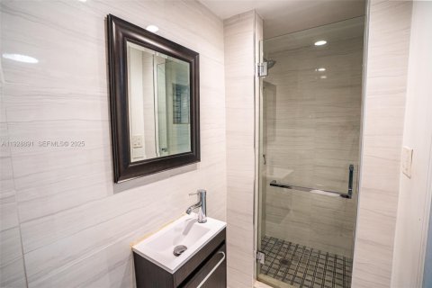 Adosado en venta en Hialeah, Florida, 2 dormitorios, 118.73 m2 № 1987270 - foto 11