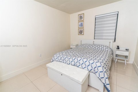 Adosado en venta en Hialeah, Florida, 2 dormitorios, 118.73 m2 № 1987270 - foto 13