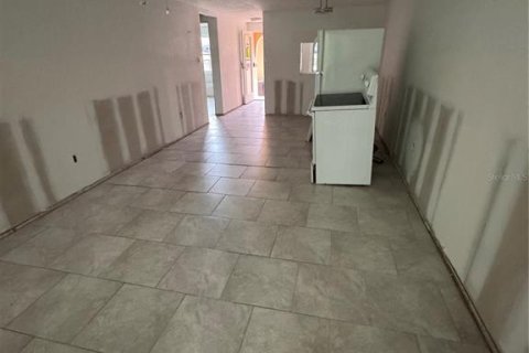 Condo in New Port Richey, Florida, 2 bedrooms  № 1851688 - photo 4