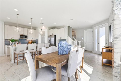 Townhouse in San Antonio, Florida 4 bedrooms, 185.34 sq.m. № 2230490 - photo 14