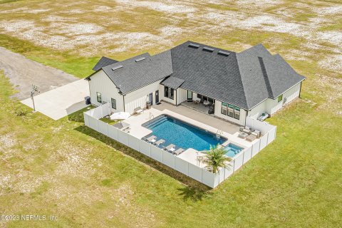 House in Hilliard, Florida 4 bedrooms, 333.89 sq.m. № 775083 - photo 1