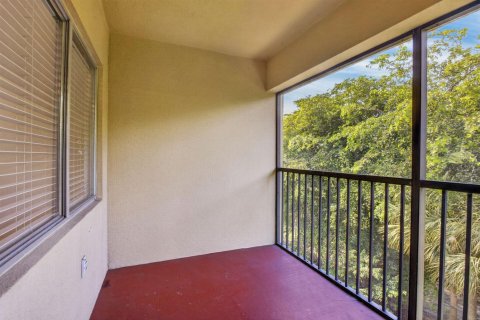 Condo in Pembroke Pines, Florida, 1 bedroom  № 2381433 - photo 20