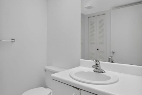 Condo in Pembroke Pines, Florida, 1 bedroom  № 2381433 - photo 26
