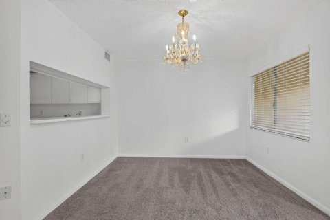 Condo in Pembroke Pines, Florida, 1 bedroom  № 2381433 - photo 15