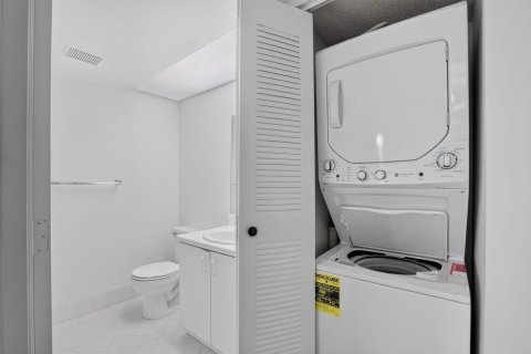 Condo in Pembroke Pines, Florida, 1 bedroom  № 2381433 - photo 27