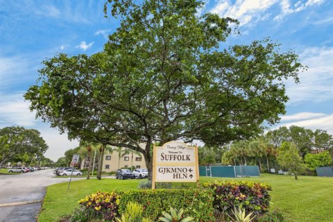 Condo in Pembroke Pines, Florida, 1 bedroom  № 2381433