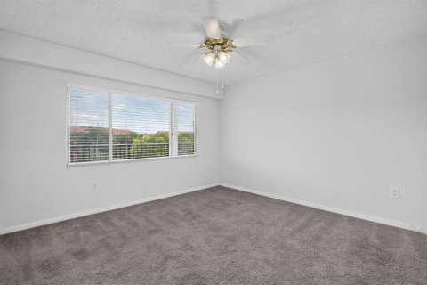 Condo in Pembroke Pines, Florida, 1 bedroom  № 2381433 - photo 23