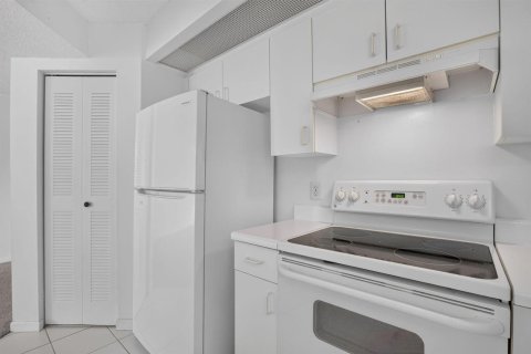 Condo in Pembroke Pines, Florida, 1 bedroom  № 2381433 - photo 19