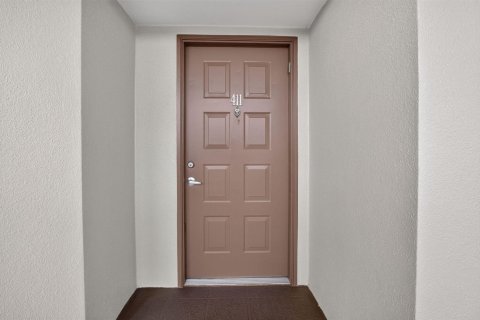 Condo in Pembroke Pines, Florida, 1 bedroom  № 2381433 - photo 9