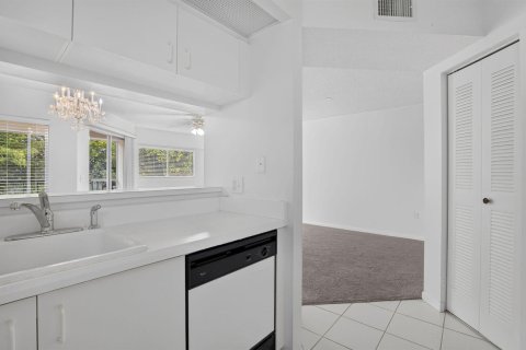 Condo in Pembroke Pines, Florida, 1 bedroom  № 2381433 - photo 18