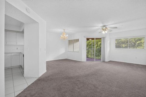Condo in Pembroke Pines, Florida, 1 bedroom  № 2381433 - photo 13