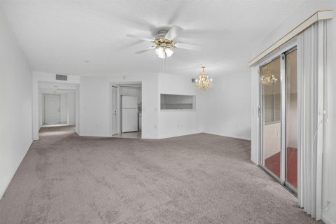 Condo in Pembroke Pines, Florida, 1 bedroom  № 2381433 - photo 12