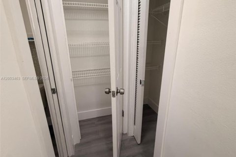 Condo in Aventura, Florida, 1 bedroom  № 2068126 - photo 12