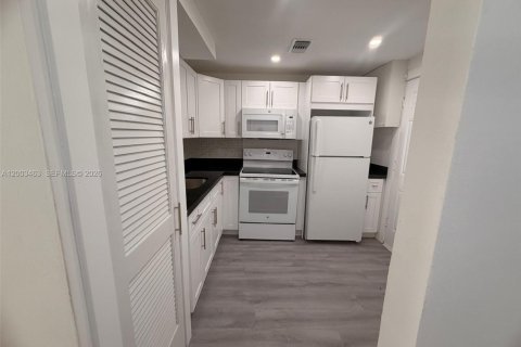 Condo in Aventura, Florida, 1 bedroom  № 2068126