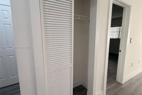 Condo in Aventura, Florida, 1 bedroom  № 2068126 - photo 13