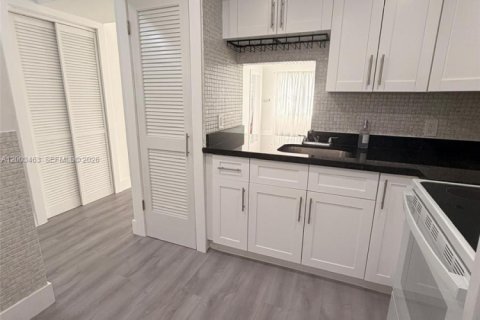 Condo in Aventura, Florida, 1 bedroom  № 2068126 - photo 2