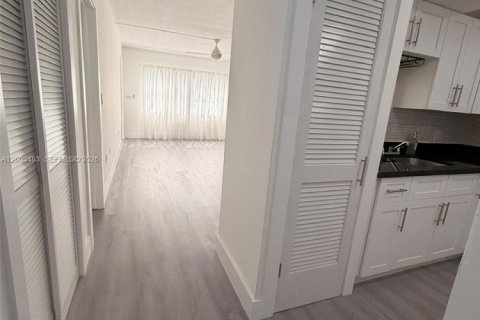 Condo in Aventura, Florida, 1 bedroom  № 2068126 - photo 4