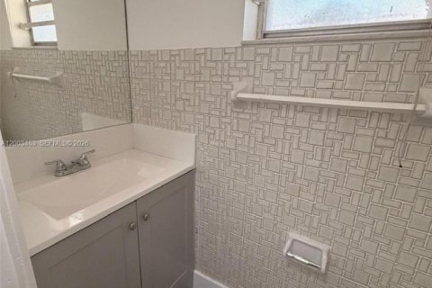 Condo in Aventura, Florida, 1 bedroom  № 2068126 - photo 9