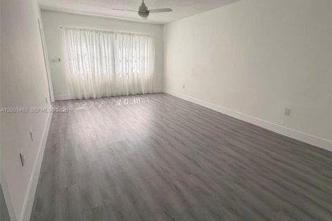 Condo in Aventura, Florida, 1 bedroom  № 2068126 - photo 6