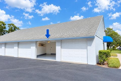 Condo in Seminole, Florida, 2 bedrooms  № 2395931 - photo 4