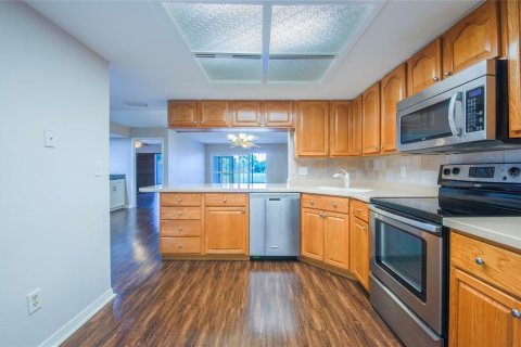 Condo in Seminole, Florida, 2 bedrooms  № 2395931 - photo 11