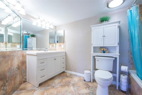 Condo in Seminole, Florida, 2 bedrooms  № 2395931 - photo 23