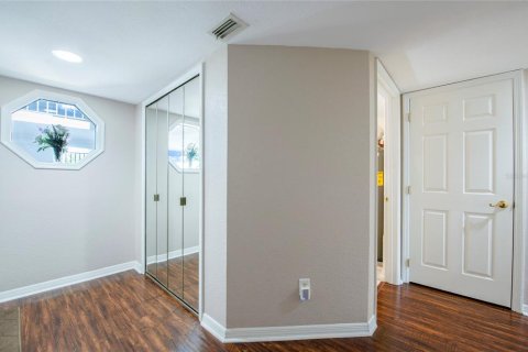 Condo in Seminole, Florida, 2 bedrooms  № 2395931 - photo 8