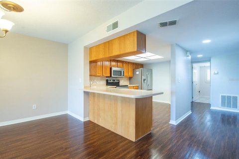 Condo in Seminole, Florida, 2 bedrooms  № 2395931 - photo 13