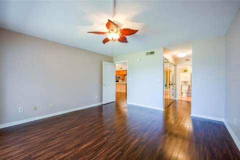Condo in Seminole, Florida, 2 bedrooms  № 2395931 - photo 21
