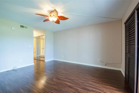 Condo in Seminole, Florida, 2 bedrooms  № 2395931 - photo 19