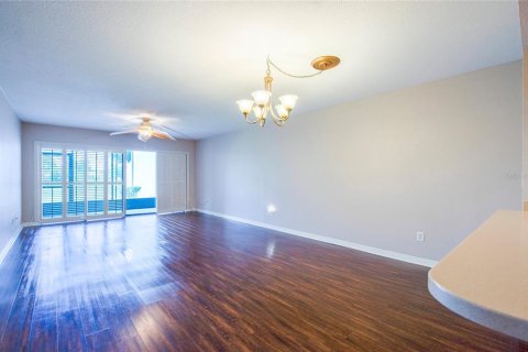 Condo in Seminole, Florida, 2 bedrooms  № 2395931 - photo 15