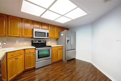 Condo in Seminole, Florida, 2 bedrooms  № 2395931 - photo 12
