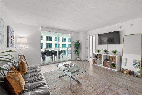 Condo in Miami, Florida, 2 bedrooms № 2153239