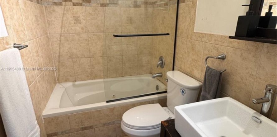 Condo in Hollywood, Florida, 2 bedrooms № 1955957