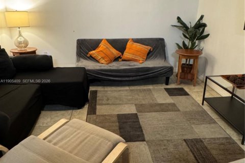 Condo in Hollywood, Florida, 2 bedrooms  № 1955957 - photo 5