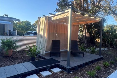 Condo in Hollywood, Florida, 2 bedrooms  № 1955957 - photo 25